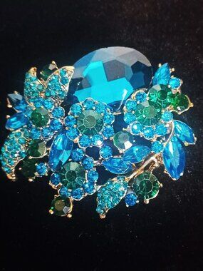 Gorgeous Blue w/ Green Accents Rhinestone Brooch